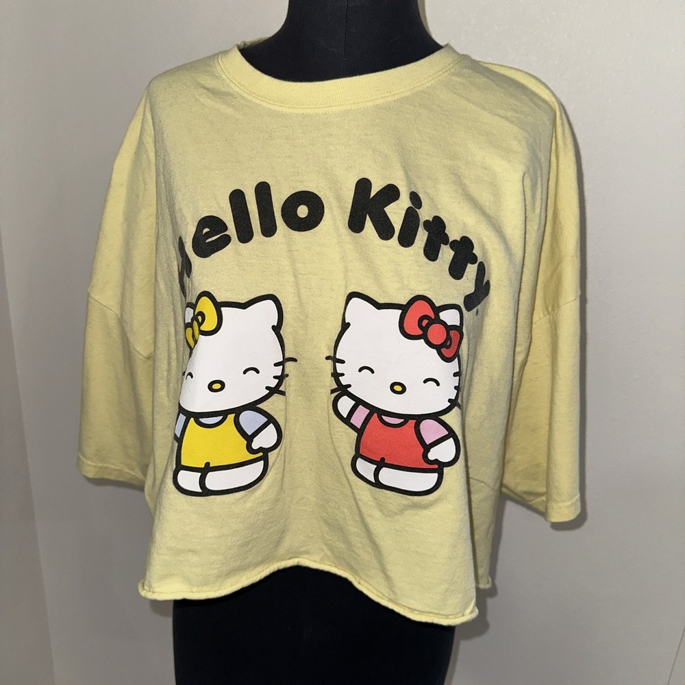 Hello Kitty women's‎  Yellow Crop Top Short Sleeve Size 3xl